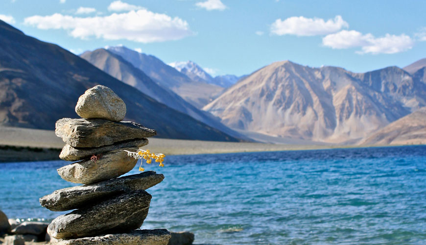 https://www.holidaysplanners.com/wp-content/uploads/2018/03/best-time-leh-ladakh-tour-1.jpg