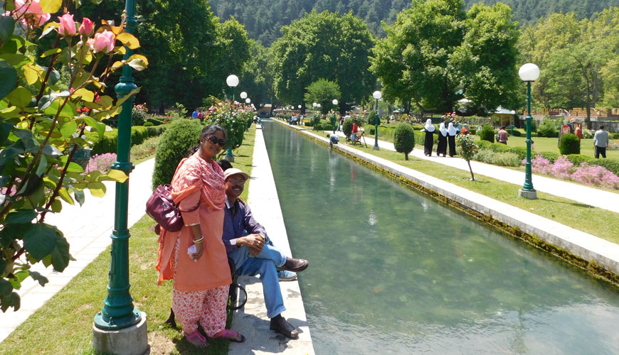 https://www.holidaysplanners.com/wp-content/uploads/2018/03/kashmir-tourist-places.jpg