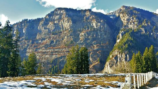 https://www.holidaysplanners.com/wp-content/uploads/2018/03/manali.jpg